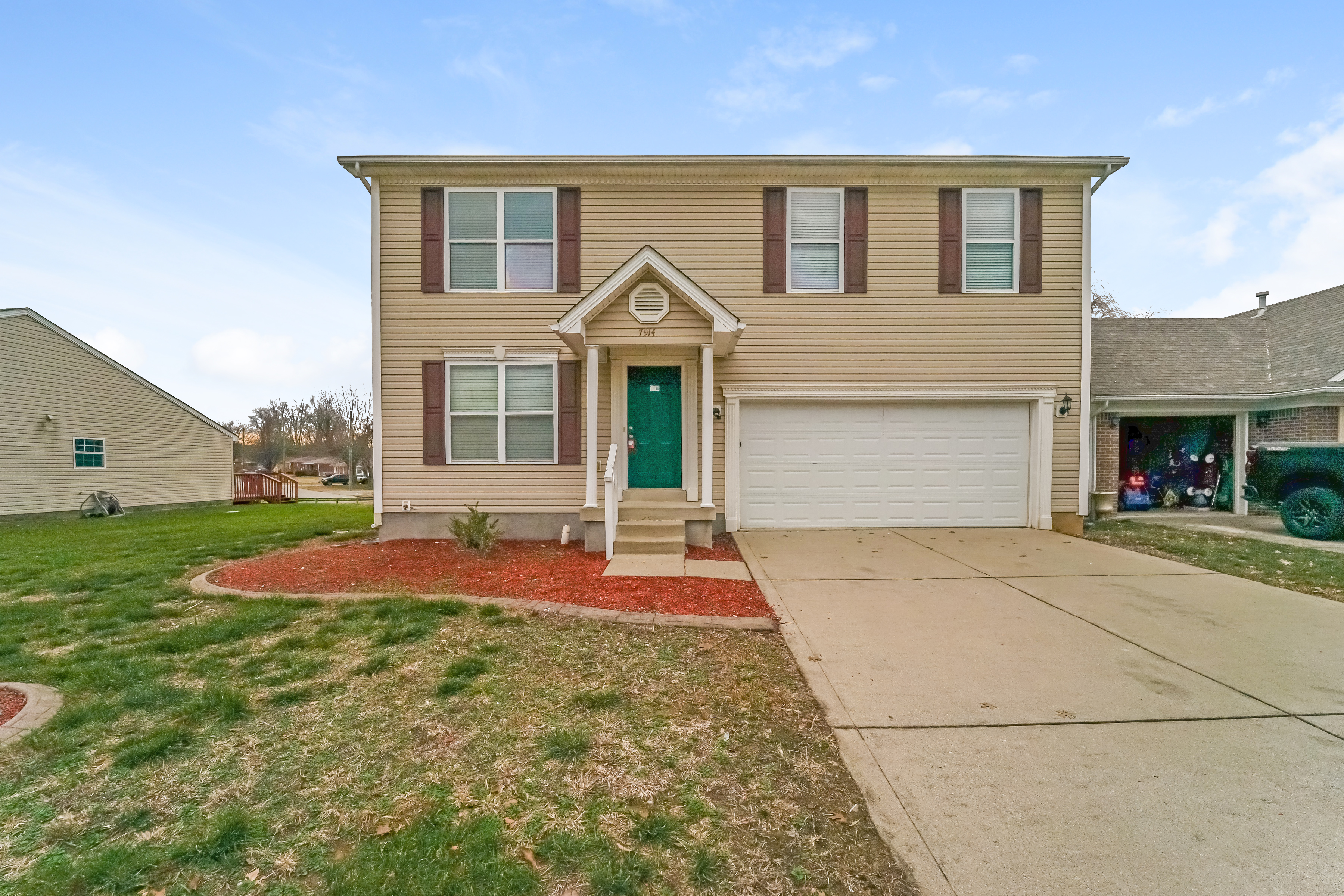 7914 Grandmeadow Ln Louisville, KY 40258